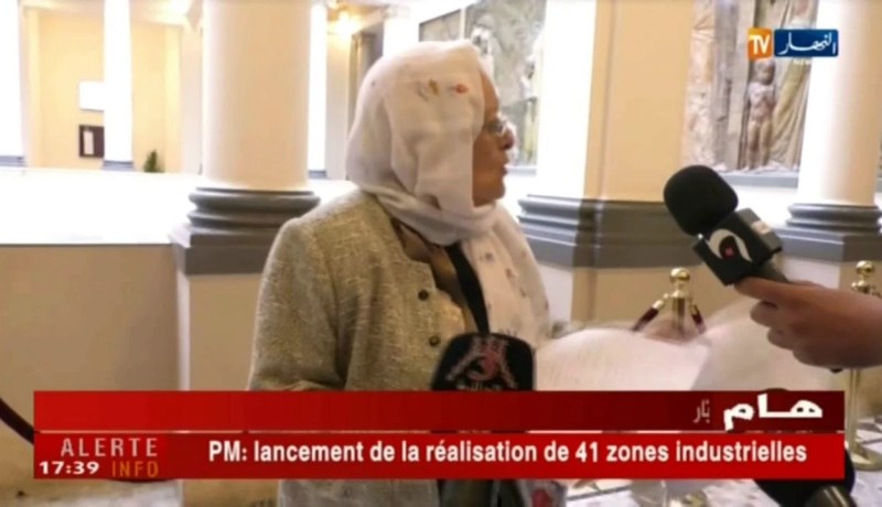 سيناتور تحاول التأثير على وزير العدل وتطرح مشكلتها الشخصية مع جارها