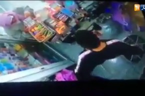 بالفيديو.. مشعوذة تقوم بسحر أصحاب المحلات لسلب أموالهم بالقليعة