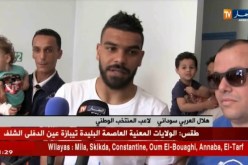 سوداني يقوم بزيارة للأطفال المرضى