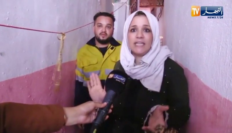 سيول الأمطار تغرق الطرق والمنازل بسبب إنسداد البالوعات