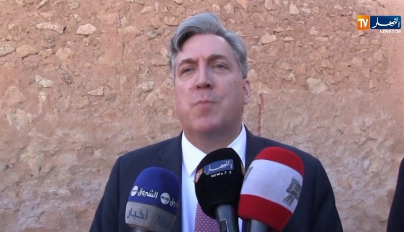 غرداية/ السفير الأمريكي يزور مناطق أثرية والسوق العتيق وقصر بن يزقن