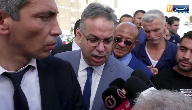 وزير السكن يطمئن مواطن اشتكى ويعده بحل المشكل قريبا