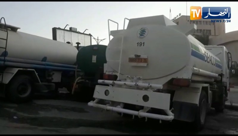 شاحنات سيال لتمويل الأحياء العطشى بالماء بعد الزلزال