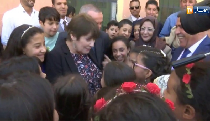 تلميذة تفاجئ بن غبريت.. راني حابّة نولّي وزيرة كيما نتي !!