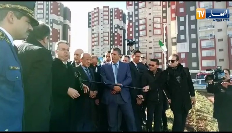 العاصمة : وزير السكن يشرف على توزيع سكنات عدل 1 بسيدي عبد الله