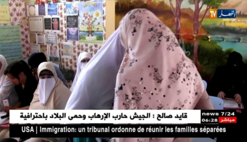 تيارت :أمهاتنا يحققن حلمهن في تعلم الكتابة والقراءة فيكرمن بالمناطق الريفية