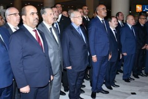 الفريق أحمد قايد صالح نائب وزير الدفاع الوطني يترأس حفل إستقبال إطارات للدولة والجيش