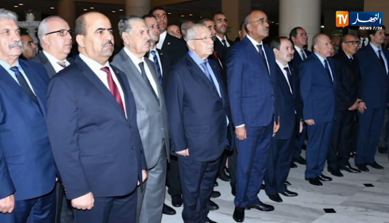 الفريق أحمد قايد صالح نائب وزير الدفاع الوطني يترأس حفل إستقبال إطارات للدولة والجيش