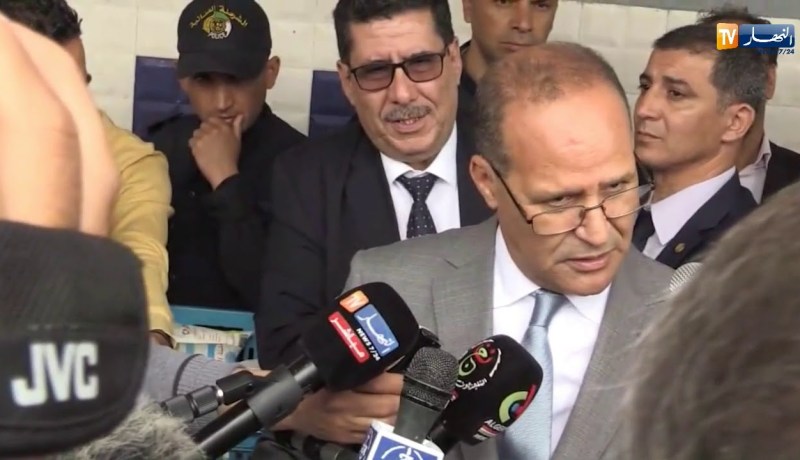 عبد القادر بوعزقي: كاين الحليب حتى يفضل ….و “الرئيس” قرر مانزيدولوش دورو