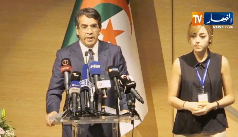 سياسة: الأفلان يدعو إلى حوار جامع من أجل إنتخاب رئيس الجمهورية