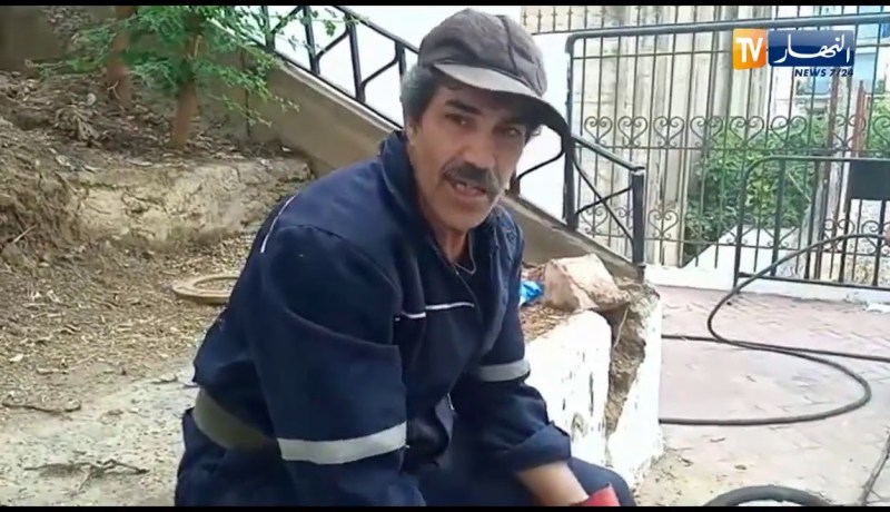 العاصمة : عملية تطهير البالوعات من طرف أعوان البلدية تحسبا للأمطار