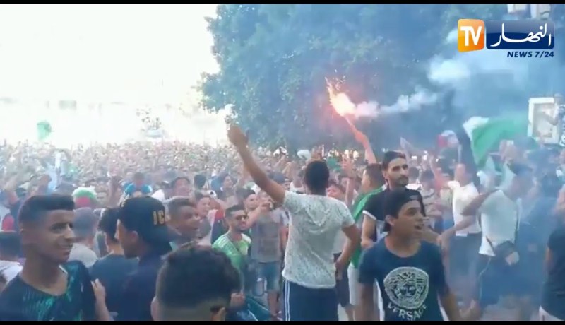 شاهد..عنابة تشتعل بعد تسجيل هدف المنتخب
