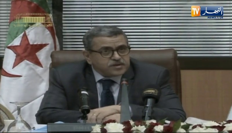 “الوزير الأول : “نحن نحارب الفساد والفاسدين يوميا بجنب وزير العدل