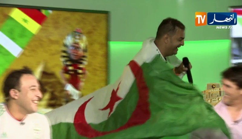 الشاب توفيق يغني في بلاطو قناة النهار بعد تأهل الخضر لربع نهائي كأس إفريقيا