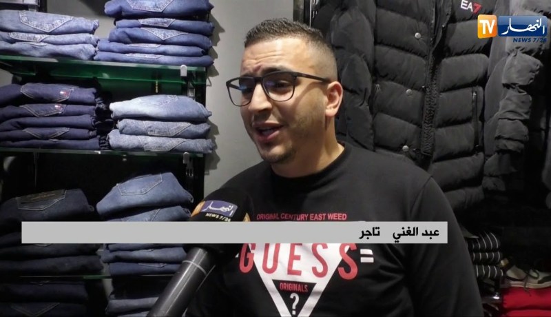 مجتمع: سراويل ممزقة.. تتصدر واجهات المحلات