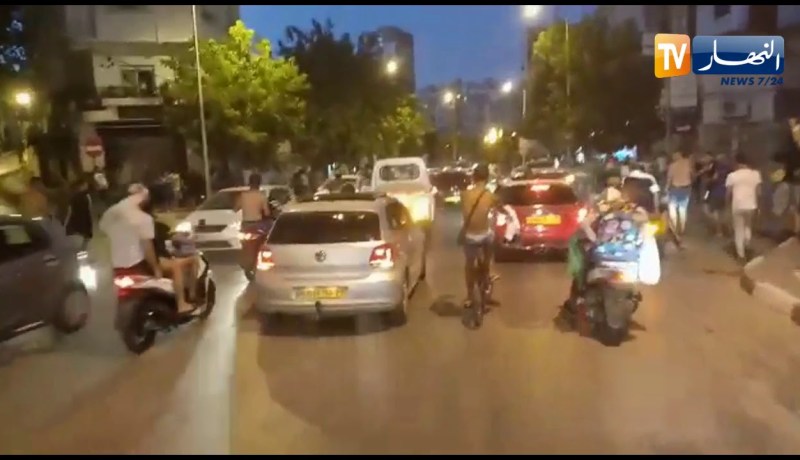 إحتفالات كبيرة في شوارع عنابة بعد الفوز أمام كوت ديفوار