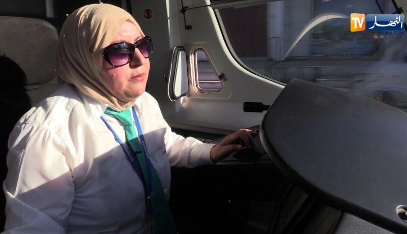 نقل: هذه هي تصرفات الجزائريين أثناء مرور الترامواي