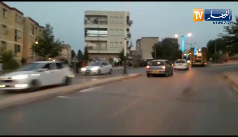 البويرة: الجزائريين يخرجون للشارع إحتفالا بتأهل الخضر للمربع الذهبي