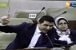 برلماني : “الناس ولّاو يخافوا يدخّلوا دراهمهم للجزائر والسوق السوداء نتوما خلّيتوها “