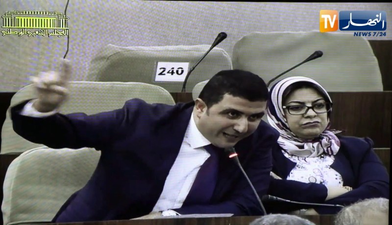 برلماني : “الناس ولّاو يخافوا يدخّلوا دراهمهم للجزائر والسوق السوداء نتوما خلّيتوها “