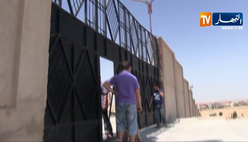 سطيف: عمال مجمع طحكوت يمنعون من العمل