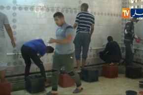 بشار: شباب يقومون بحملة تنظيف لمساجد الولاية