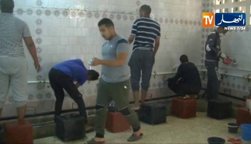 بشار: شباب يقومون بحملة تنظيف لمساجد الولاية