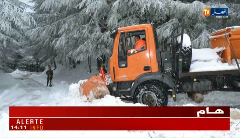 وحدات الجيش تتدخل لفك العزلة وفتح المسالك المقطوعة عبر ولايات الوطن