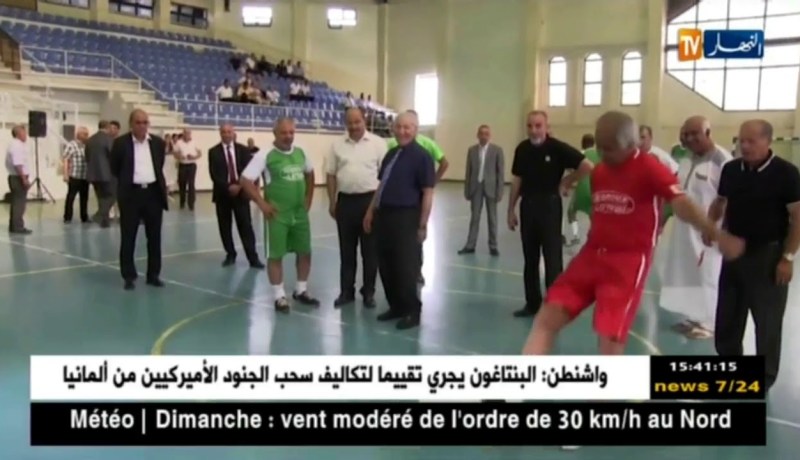 ودادية اللاعبين القدامى تكرم الدولي الأسبق علي عطوي !!