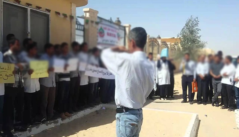 30 أستاذا يحتجون أمام مقر ولاية الوادي بعدما أقصاهم الوظيف العمومي