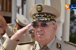 الفريق أحمد قايد صالح في زيارة عمل وتفتيش للناحية العسكرية الرابعة بورقلة