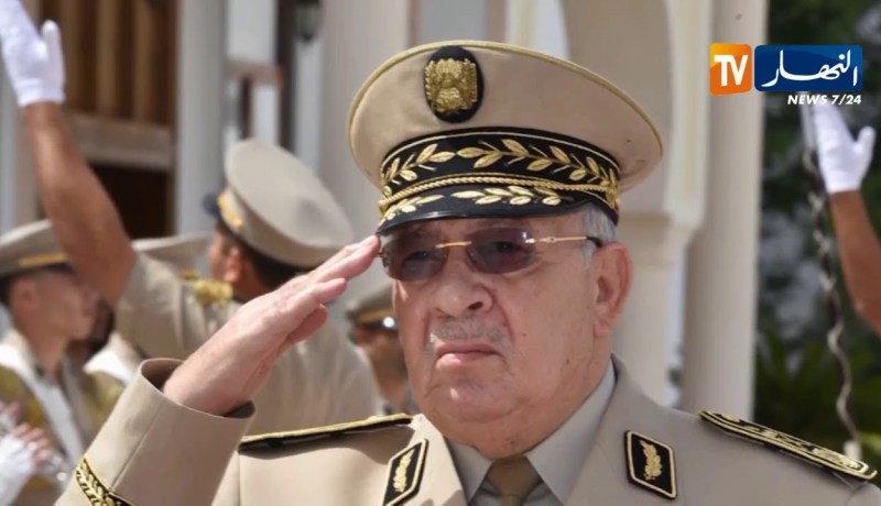 الفريق أحمد قايد صالح في زيارة عمل وتفتيش للناحية العسكرية الرابعة بورقلة