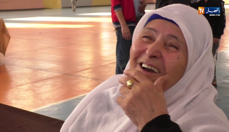 مجتمع: بعد 20 سنة من الإنتظار.. خالتي مسعودة تفوز في قرعة الحج