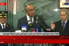 القبة : وزير الداخلية يجيب على أسئلة الصحفيين حول تسليم أولى رخص السياقة البيومترية