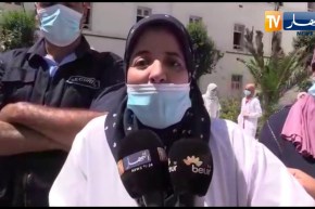 البويرة: عمال مستشفى سور الغزلان في وقفة تضامنية بعد وفاة ممرضة حامل في شهرها السادس بفيروس كورونا