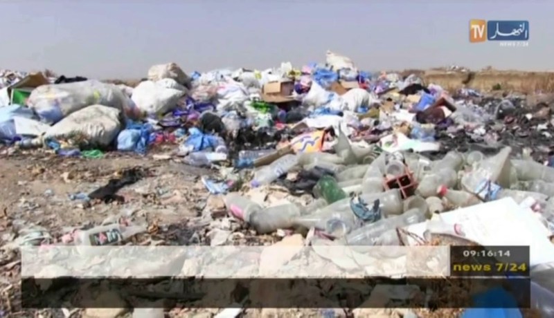 عين تموشنت/ رئيس بلدية “تامزوغة” يكشف عن رمي النفايات في واد البلدية