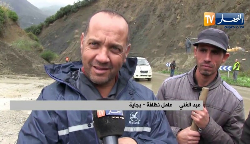 بجاية: النهار ترافق عمال تنظيف الطرقات … شقاء ومطالب بتحسين ظروف العمل