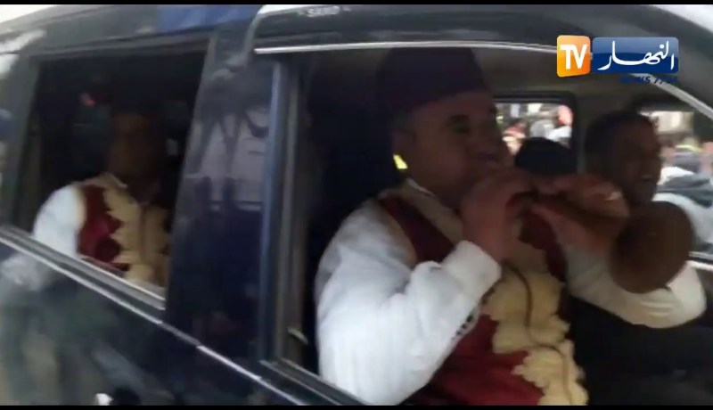 شاهد .. الزرنة حاضرة في المسيرة السلمية اليوم بالعاصمة