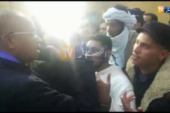 شباب يقطعون طريق بدوي ويشتكون له ظروف التوظيف