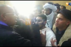 شباب يقطعون طريق بدوي ويشتكون له ظروف التوظيف