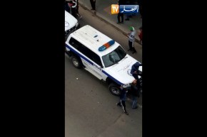 أعمال الشغب بعد المسيرة السلمية بالعاصمة.. تكسير سيارات الشرطة من طرف مجموعة من الشباب