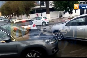 هكذا أصبحت مدينة جيجل بعد دقائق من  تساقط الأمطار