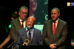 شاهد ماذا حصل للوالي زوخ أثناء تكريمه