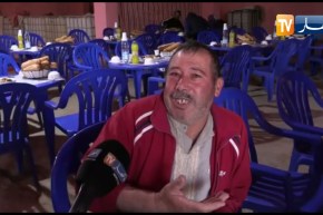 شاب يواصل مبادرة إطعام عابري السبيل على نهج والده وجده  كصدقة جارية