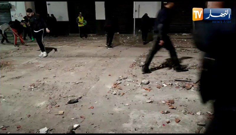 شاهد حملة تنظيف لأعمال الشغب بعد المسيرات السلمية في العاصمة