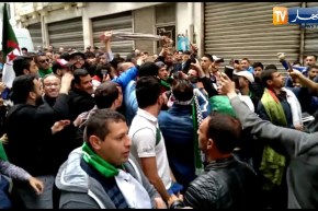 شاهد..محاولة فاشلة لطرد “رشيد نكاز” من المسيرة بالعاصمة