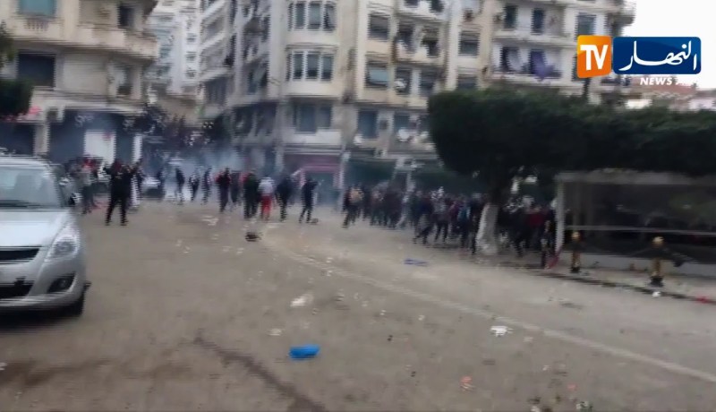 مجهولون يحاولون القيام بأعمال شغب عقب إنتهاء المسيرات السلمية