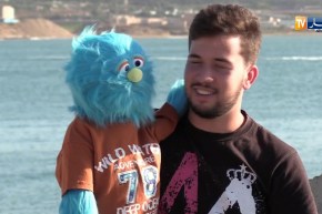 محمد والدمية “جينجو” صوتان بشخصية واحدة تبدع في عالم الكوميديا