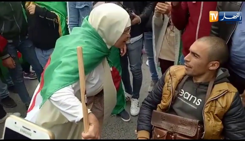 شاهد.. الحاجة تحمّس الشباب.. “يروحو ڤاع” بـ “البالي”.. “ما تزيدوش ترفدو يديكم غاليين “