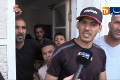 تيسمسيلت: محمد تباق يستلم مفتاح شقته بعد 30 سنة
